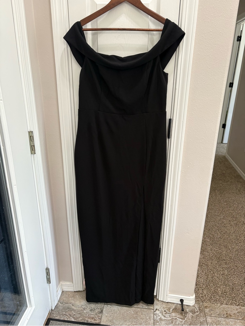 Lulu's Black Off-Shoulder Maxi Dress